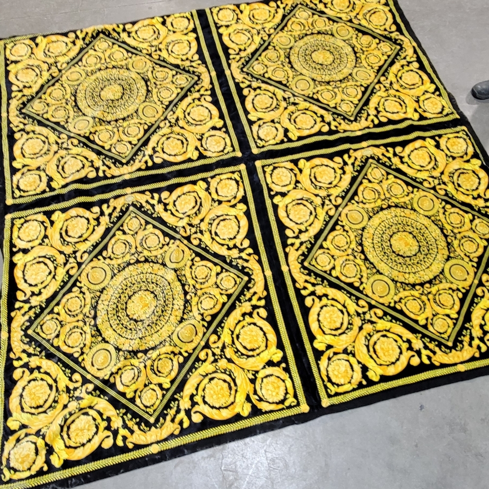 VERSACE King Size Black And Gold Baroque Comforter  barocco 105x105"